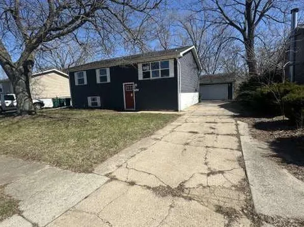 7513 Chase St, Merrillville, IN 46410