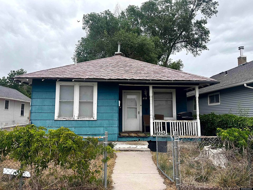 1st image of 818 Center St
