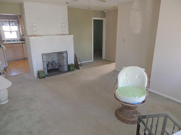 5th image of 1755 Weyer Ave