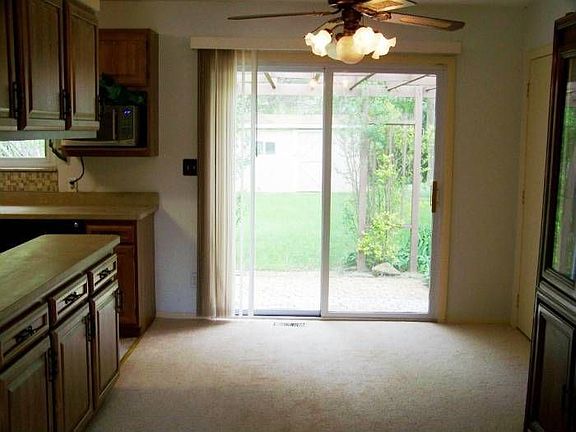 3rd image of 26907 Southwood Ln