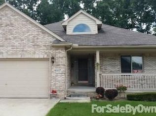 40667 Long Horn Dr, Sterling Heights, MI 48313