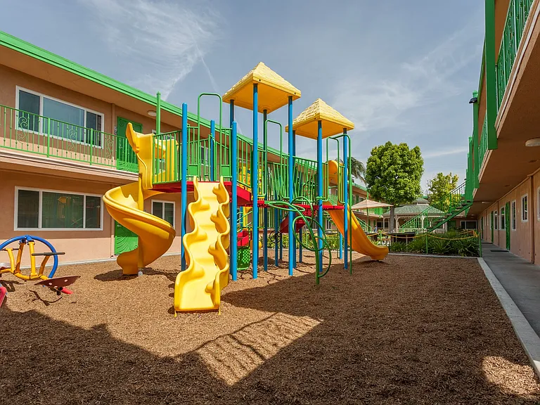 Flamingo Apartments — Photo 12