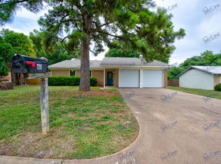 729 Poe St, Azle, TX 76020