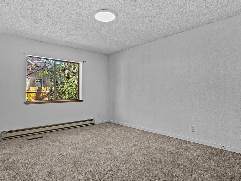 1108 Parkwood Ln — Photo 11