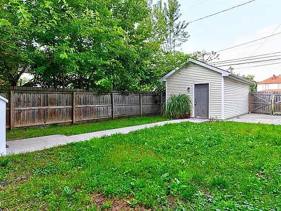 964 Carpenter St — Photo 15