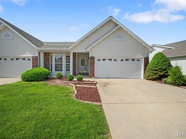 88 Green Park Ln #26B, O'Fallon, MO 63366