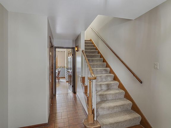3rd image of 218 W 38th Ct