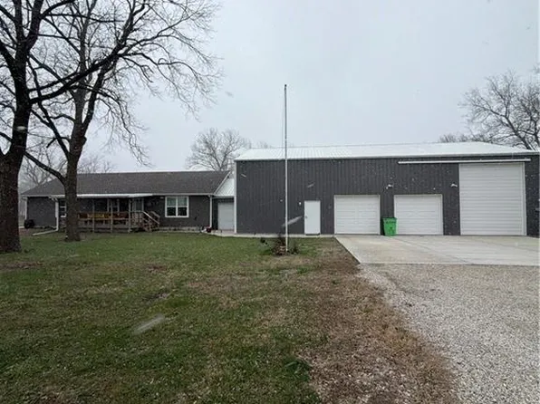 106 S Preston St, Kincaid, KS 66039
