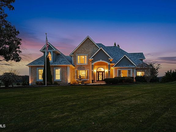 2nd image of 122 Chestnut Ridge Dr