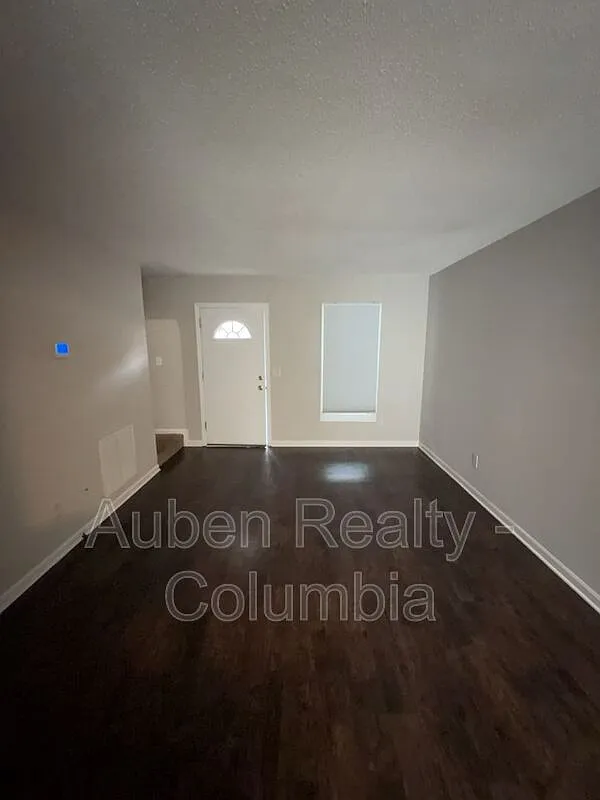 2 bed, 1.5 bath, 833 sqft, $1,150 — Photo 3