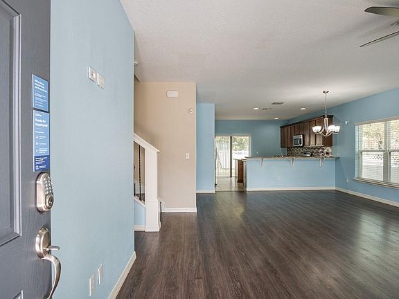 4th image of 905 Cloverwood Way
