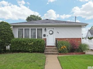 22 Sunset Rd, Massapequa, NY 11758