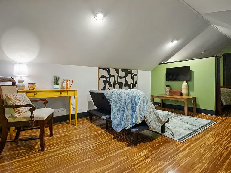 1733 Myrtle St — Photo 8