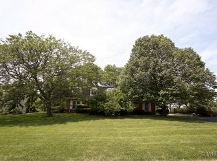2 Kingsbury Ct, Oak Brook, IL