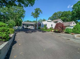 19 Mildred Ct, Nesconset, NY 11767