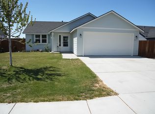 2233 NE 3rd St, Redmond, OR 97756