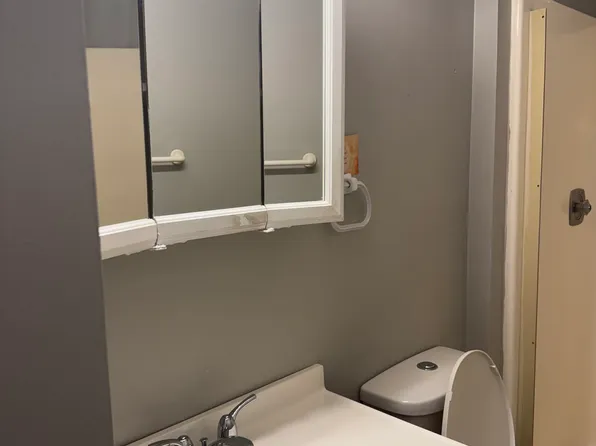 1211 48th Ave APT 27, East Moline, IL 61244