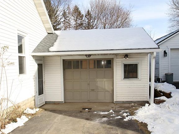 4th image of 8 Lois Ave