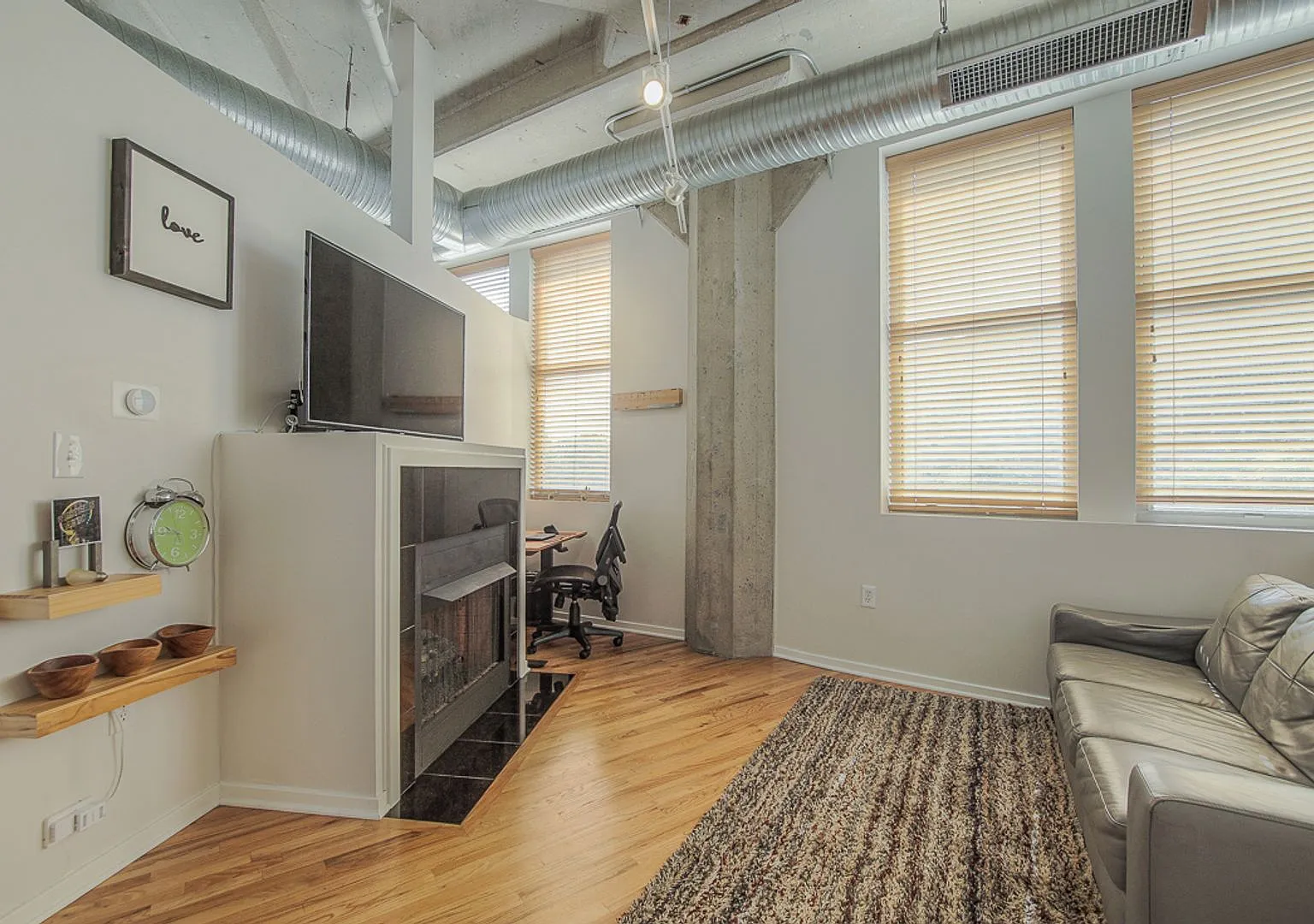 One Bedroom Unit in Wonderful Western Auto Lofts — Photo 4