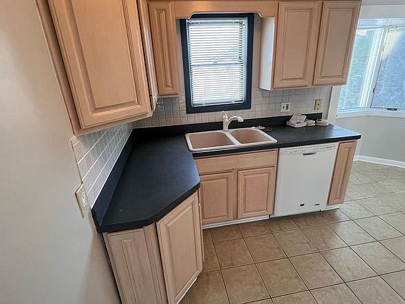 5th image of 5081 W 8th St