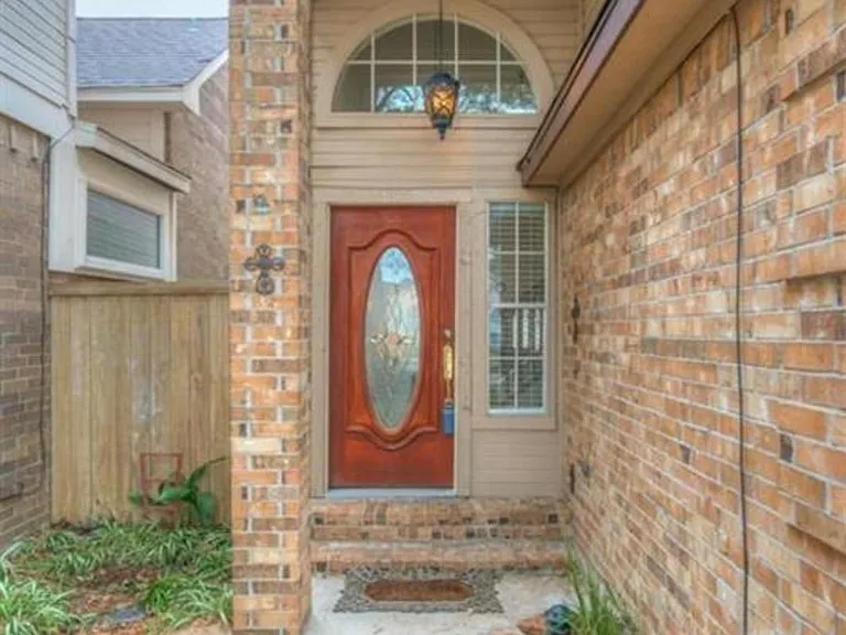 14302 Reissen Ln — Photo 2
