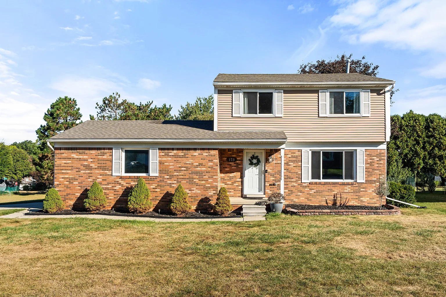 175 Arlington Dr photo 1