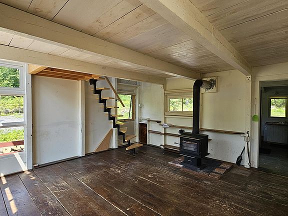 4th image of 271 Bigelow Road