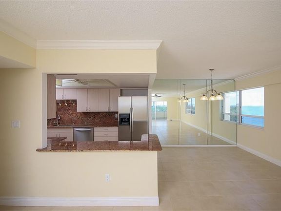 3rd image of 1700 Benjamin Franklin Dr APT 6E