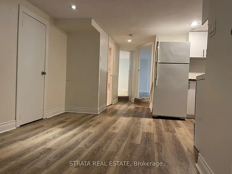 220 Holborne Ave — Photo 22