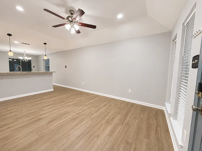 5908 Becker St — Photo 2