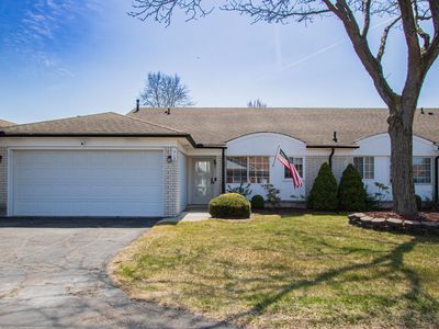 712 Country Club Dr, Saint Clair Shores, MI, 48082