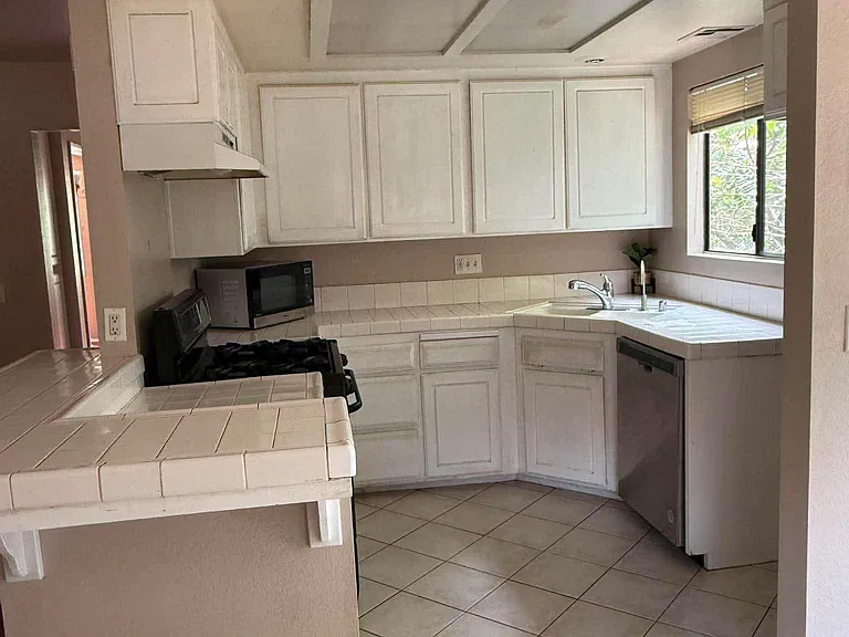 607 E Phillips Blvd — Photo 1