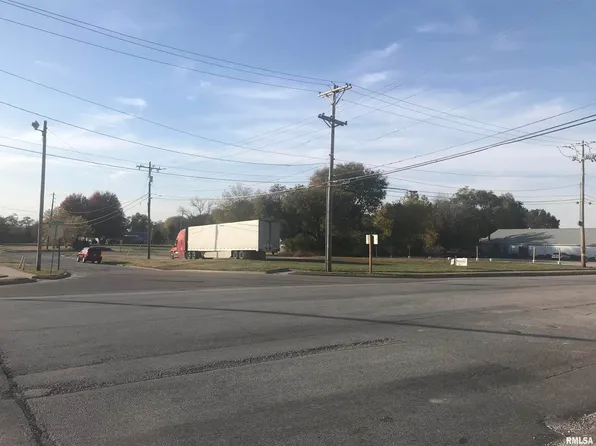 4426 11th St, Rock Island, IL 61201