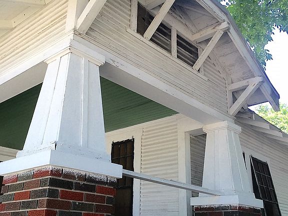 5th image of 830 E Erie Ave