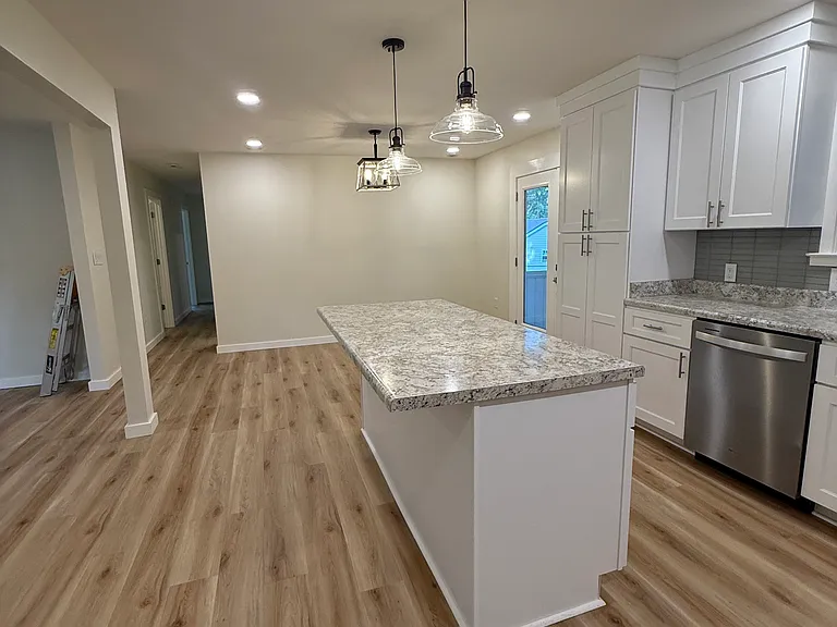 2360 Parkway Dr SE — Photo 10