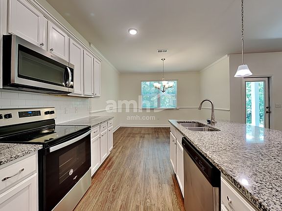 3rd image of 230 Swan Dr