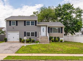 31 Hickock St, Fords, NJ 08863