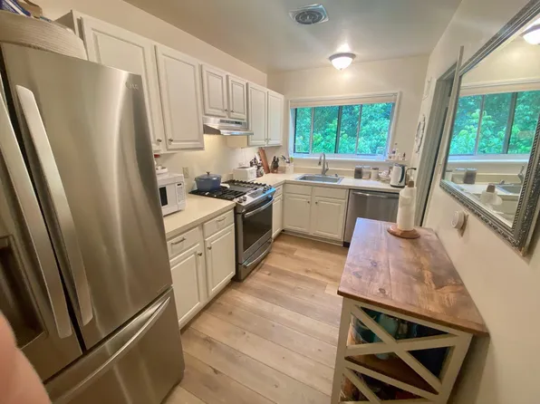 10636 Montrose Ave APT 203, Bethesda, MD 20814