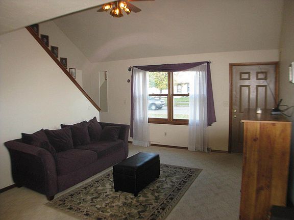 Living Room W/Vaulted Ceiling
