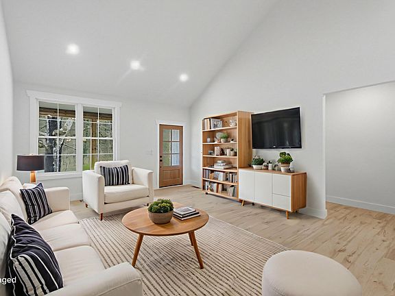 2nd image of 110 Rose St