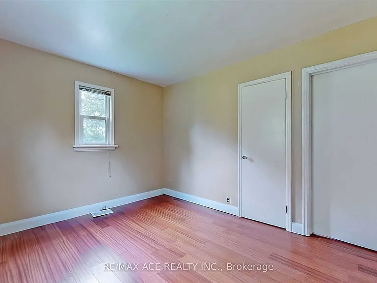 112 Bridge St W — Photo 15