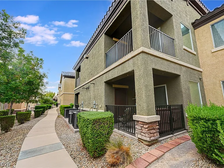 6868 Sky Pointe Dr #2115 — Photo 32