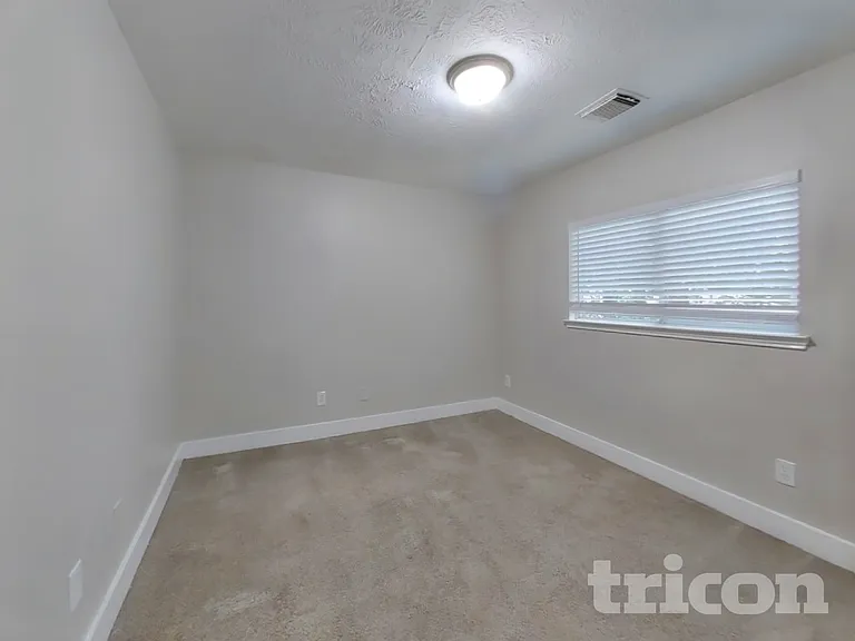 18167 Woodsdale Ct — Photo 11
