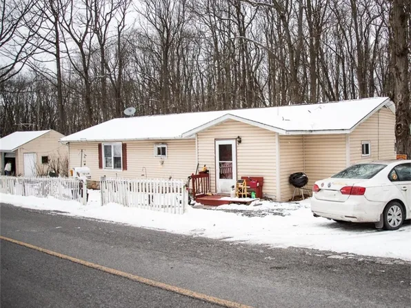 1227 Mount Carmel Dr, Windber, PA 15963