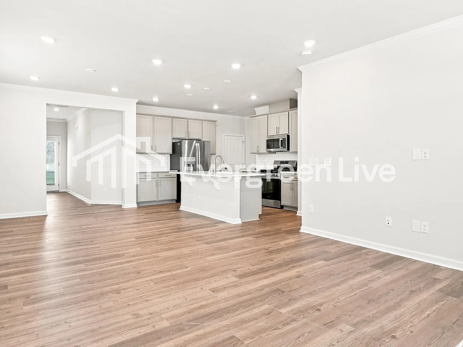 4 bed, 3.0 bath, 2427 sqft, $2,240 — Photo 3