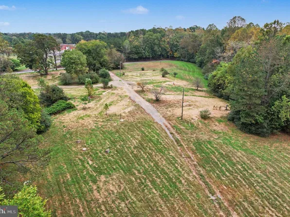 14226 Elwood Dr, Bowling Green, VA 22427