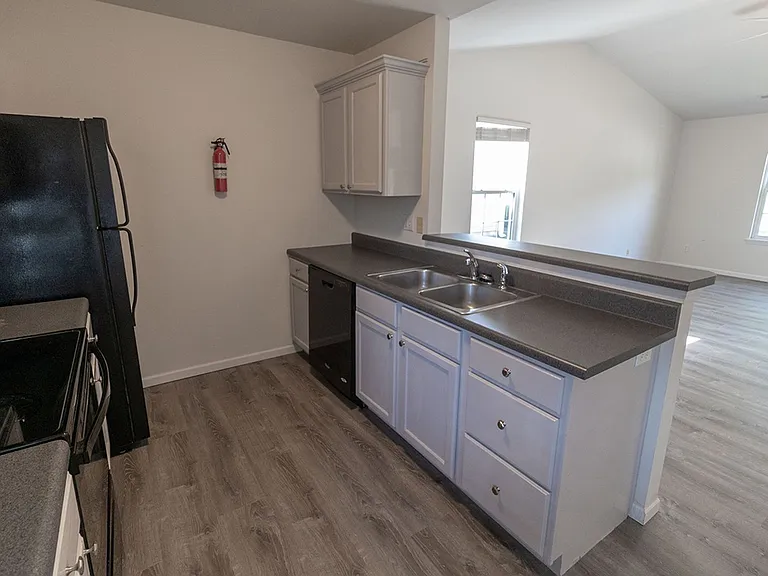 3310 E Saint Charles Rd — Photo 7