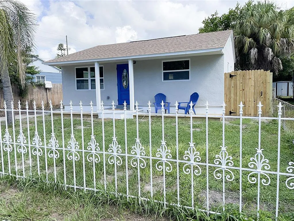 4 bed, 2.0 bath, 1046 sqft, $2,690 — Photo 1