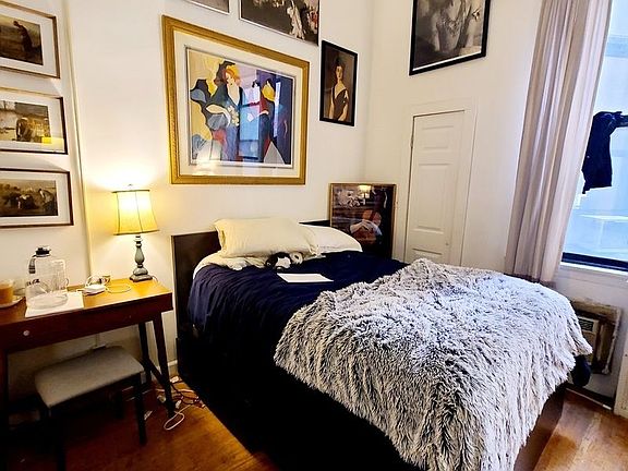 5th image of 27 W 76th St APT 1B