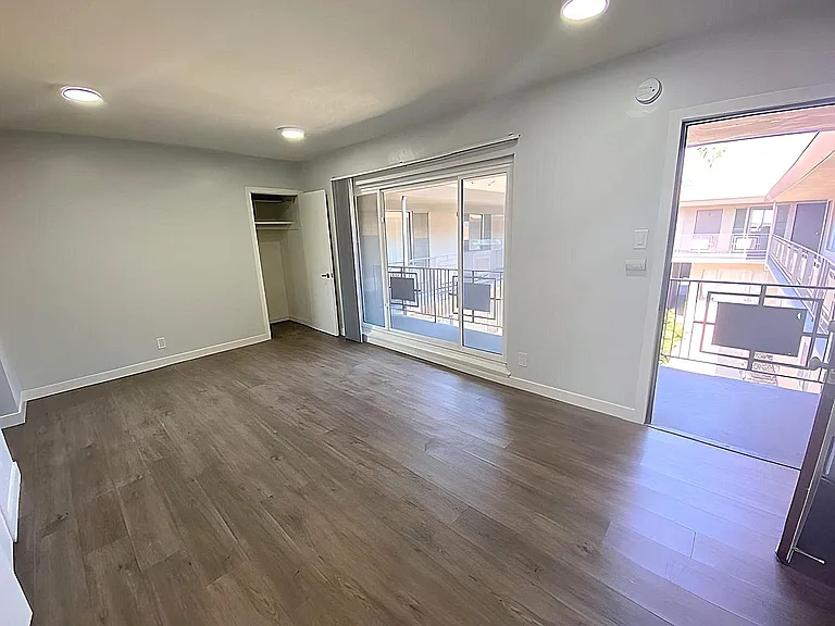 228 S Mariposa Ave #17 — Photo 4